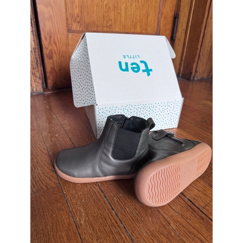 Ten little Chelsea boots sz 10 READ DESCRIPTION